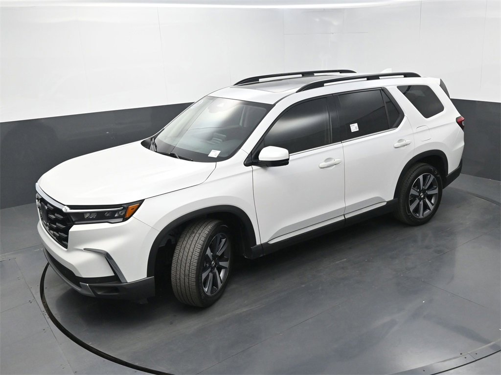Used 2025 Honda Pilot Touring image 35