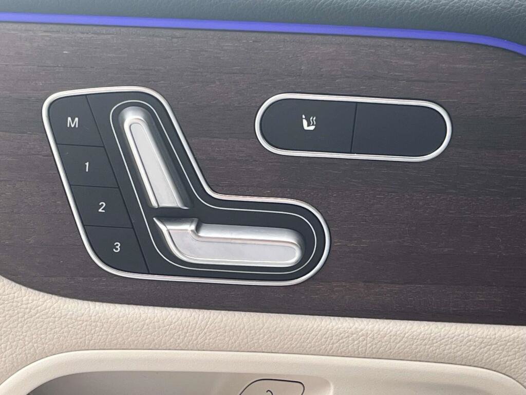 Certified 2023 Mercedes-Benz GLB 250 4MATIC w/ Premium Package image 30
