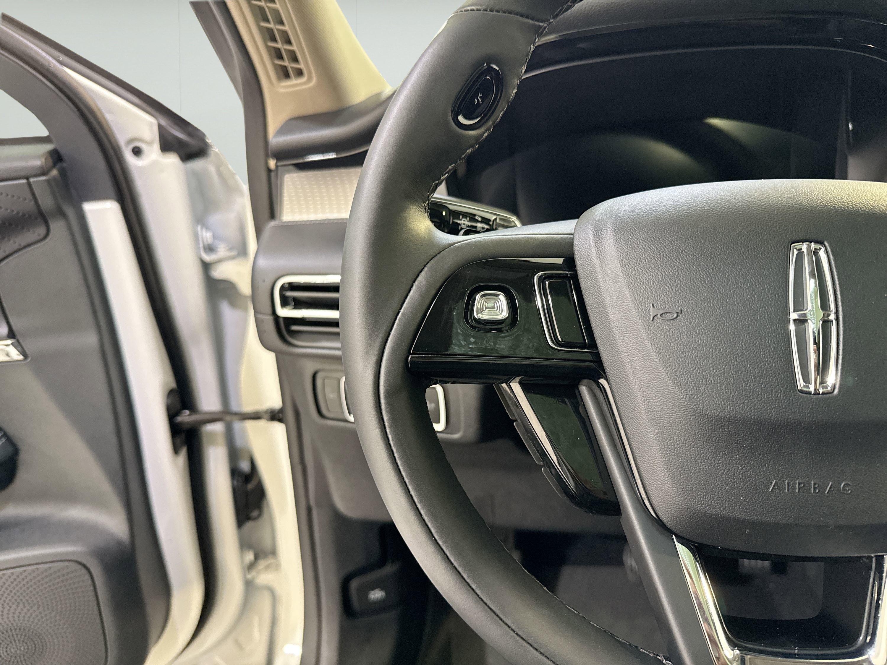 New 2026 Lincoln Corsair Reserve FWD image 14