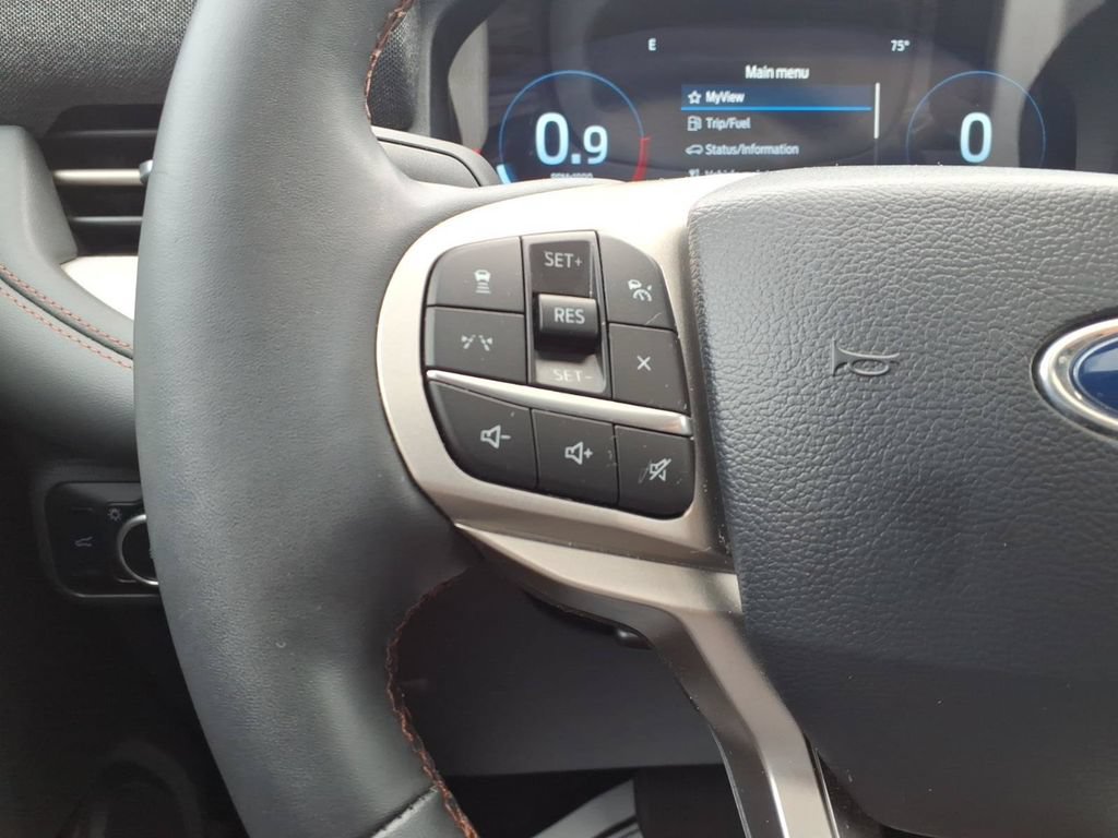 Certified 2025 Ford Explorer Active w/ Active Comfort Package AWD/4WD image 19