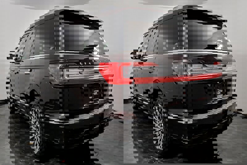 Used 2019 Lincoln Navigator Reserve image 8