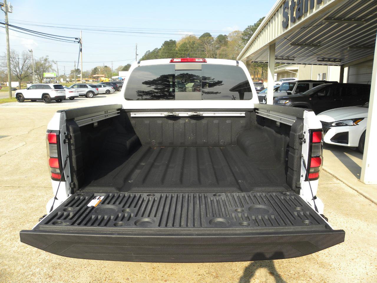 Used 2024 Nissan Frontier SV w/ SV Convenience Package image 9