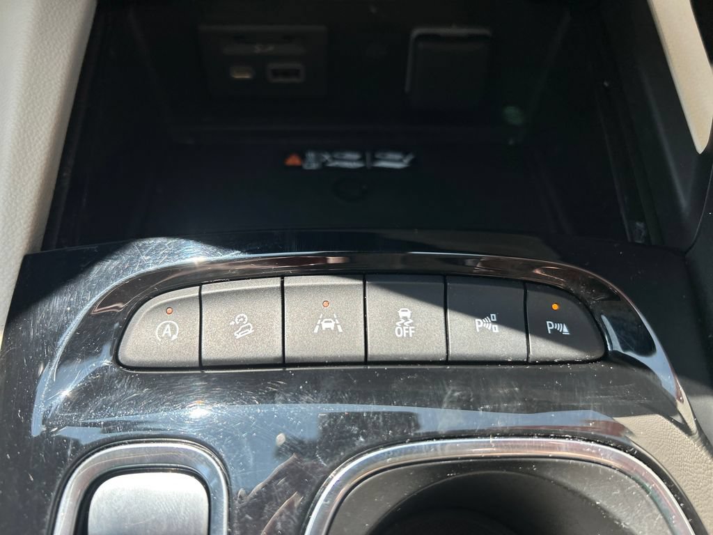 Used 2023 Buick Envision Avenir AWD/4WD image 30