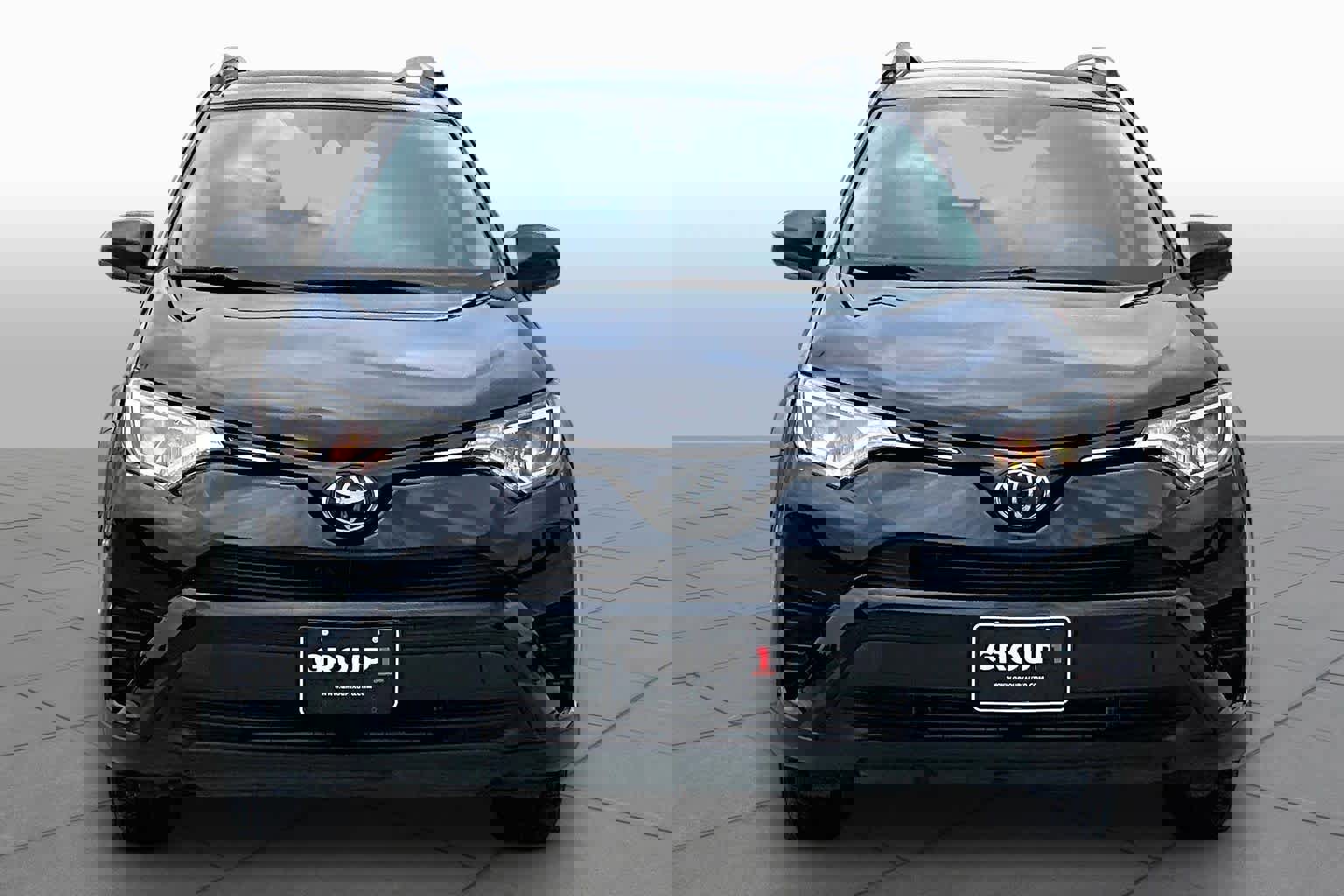 Used 2018 Toyota RAV4 LE FWD image 4