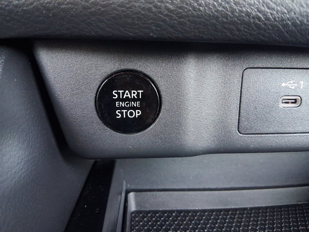 Used 2025 Nissan Rogue SV AWD/4WD image 29