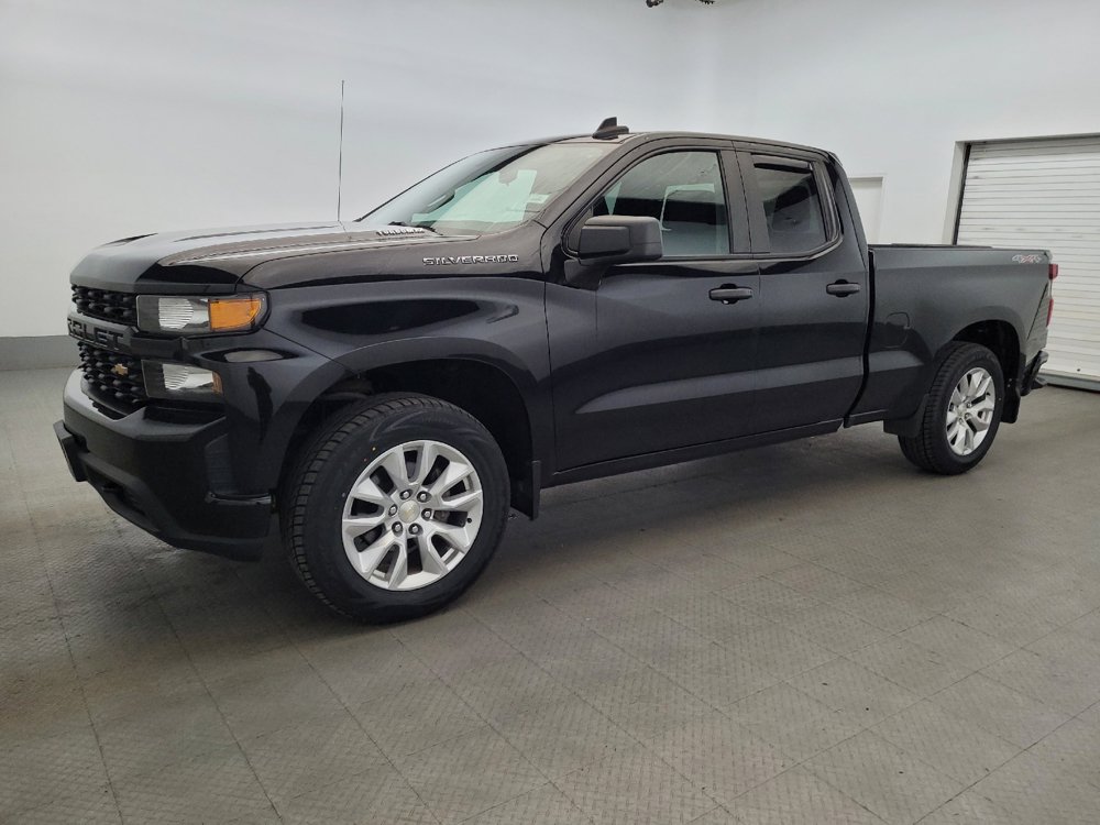 Used 2020 Chevrolet Silverado 1500 Custom w/ Custom Value Package AWD/4WD image 2