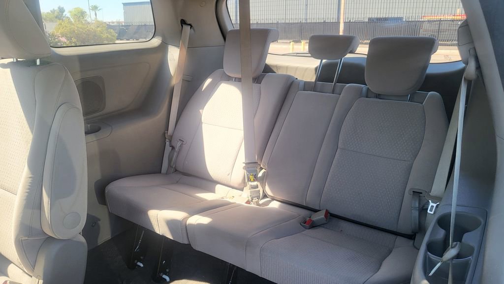 Used 2018 Kia Sedona L image 27