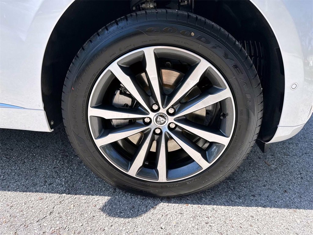 Used 2026 Jaguar F-PACE R-Dynamic S image 8