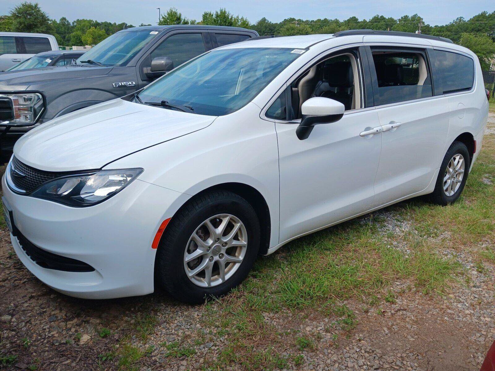 Used 2020 Chrysler Voyager Lxi FWD image 2
