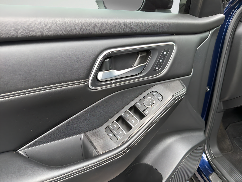 Used 2024 Nissan Rogue Platinum w/ Platinum Premium Package FWD image 17