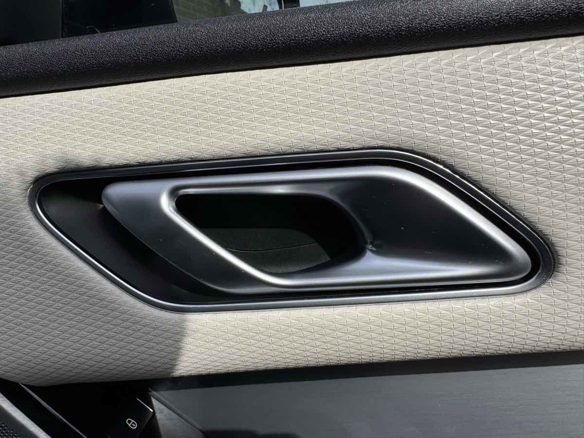 Used 2020 Land Rover Range Rover Velar R-Dynamic S image 34