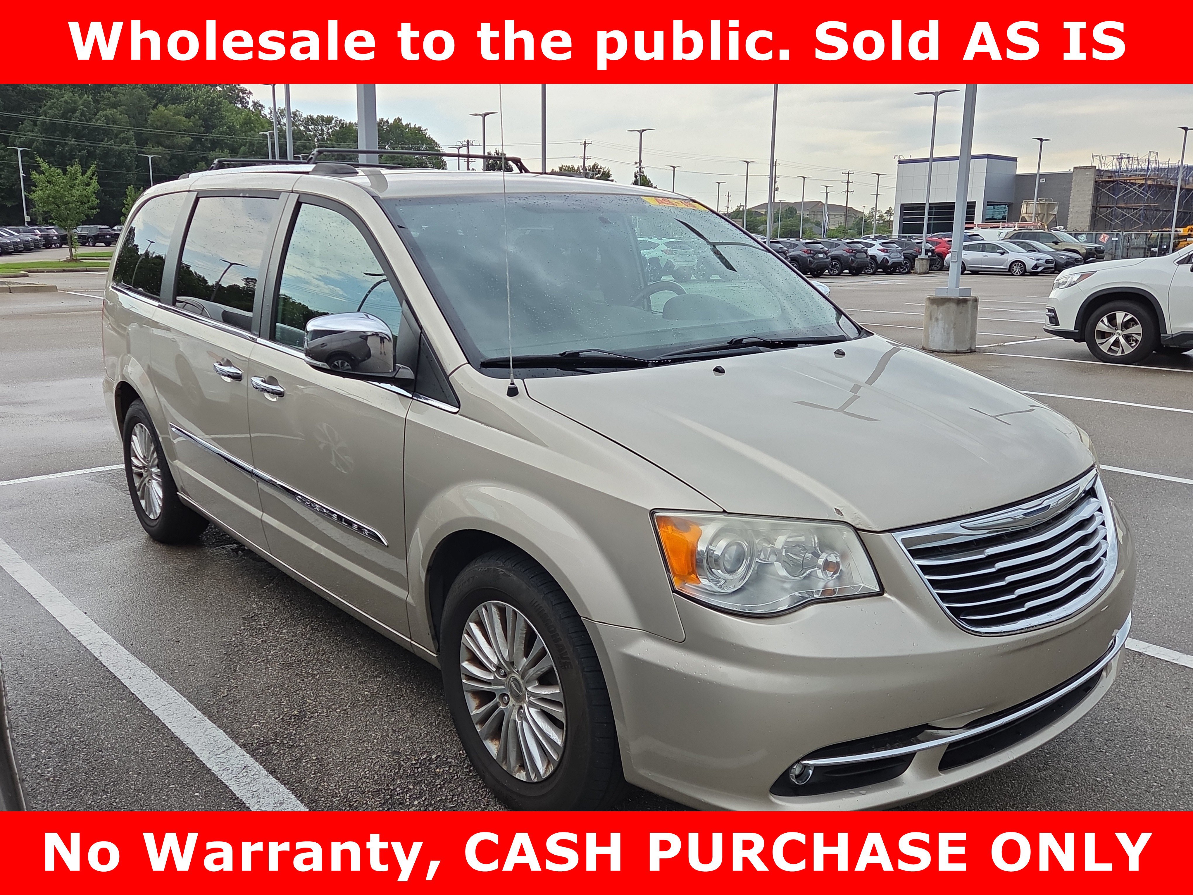 Used 2013 Chrysler Town & Country Limited FWD image 1