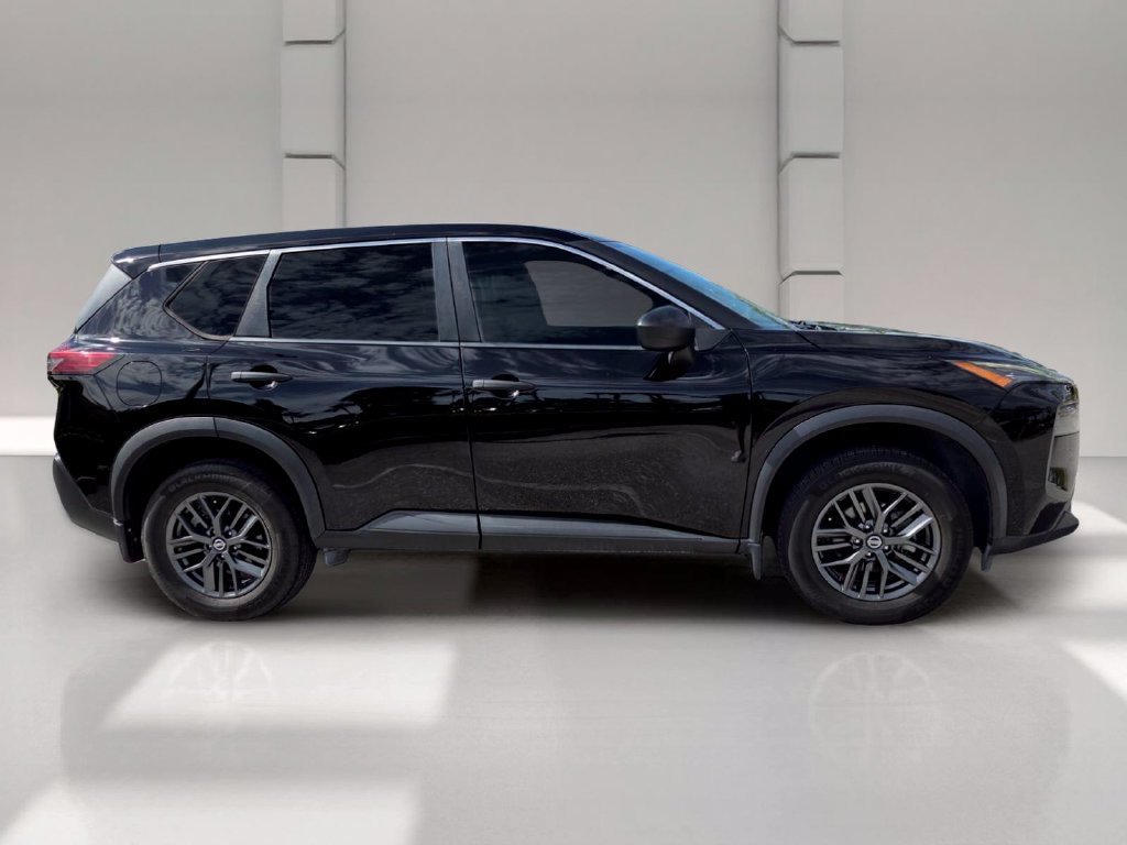 Used 2021 Nissan Rogue S FWD image 2