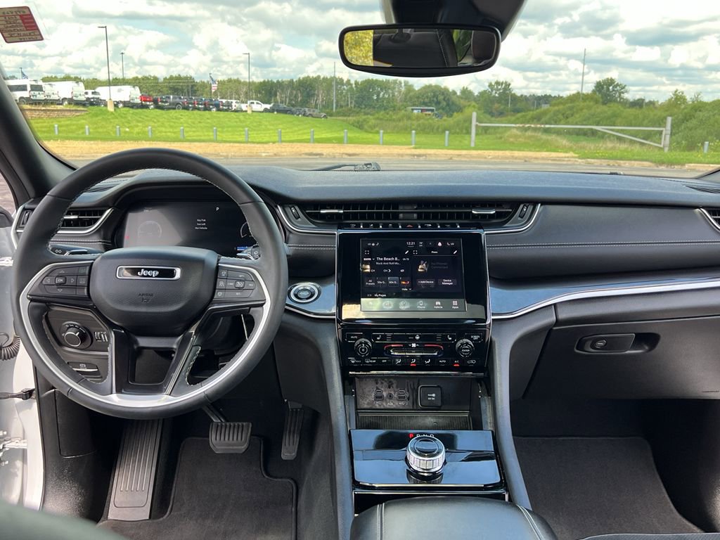 Used 2023 Jeep Grand Cherokee L Laredo image 21