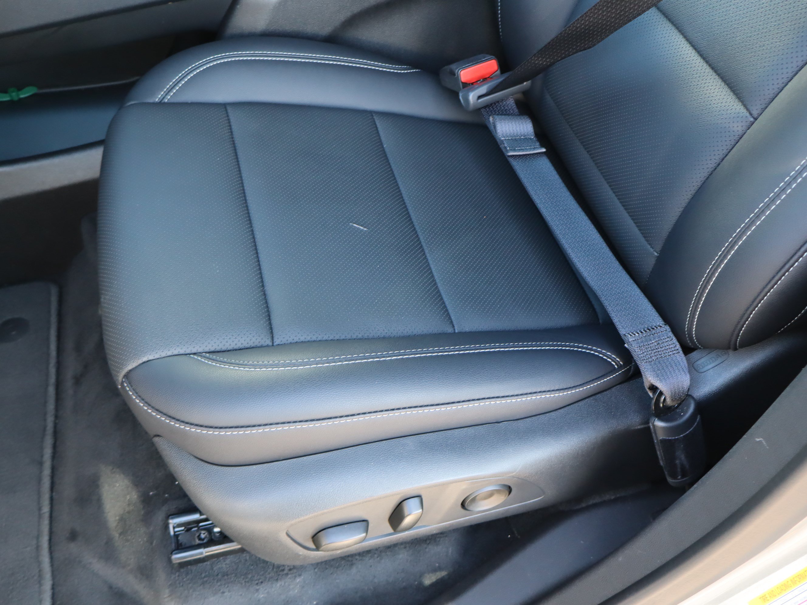 Used 2025 Chevrolet Traverse LT FWD image 18