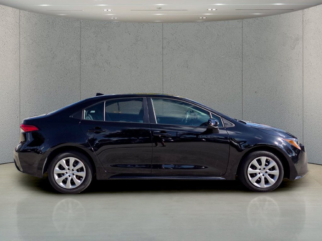Used 2025 Toyota Corolla LE FWD image 6