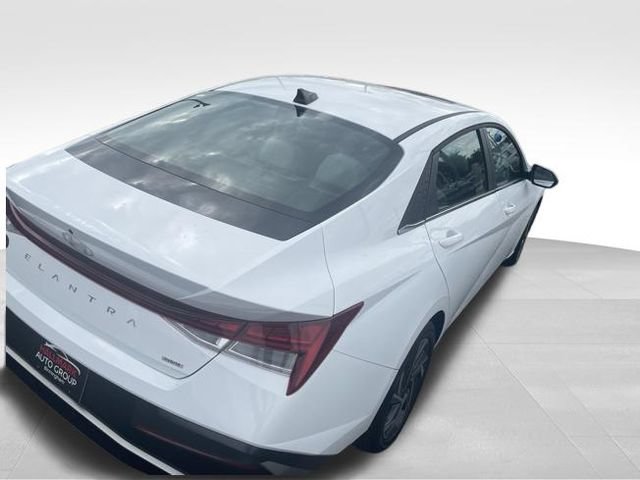 Used 2025 Hyundai Elantra Limited FWD image 9