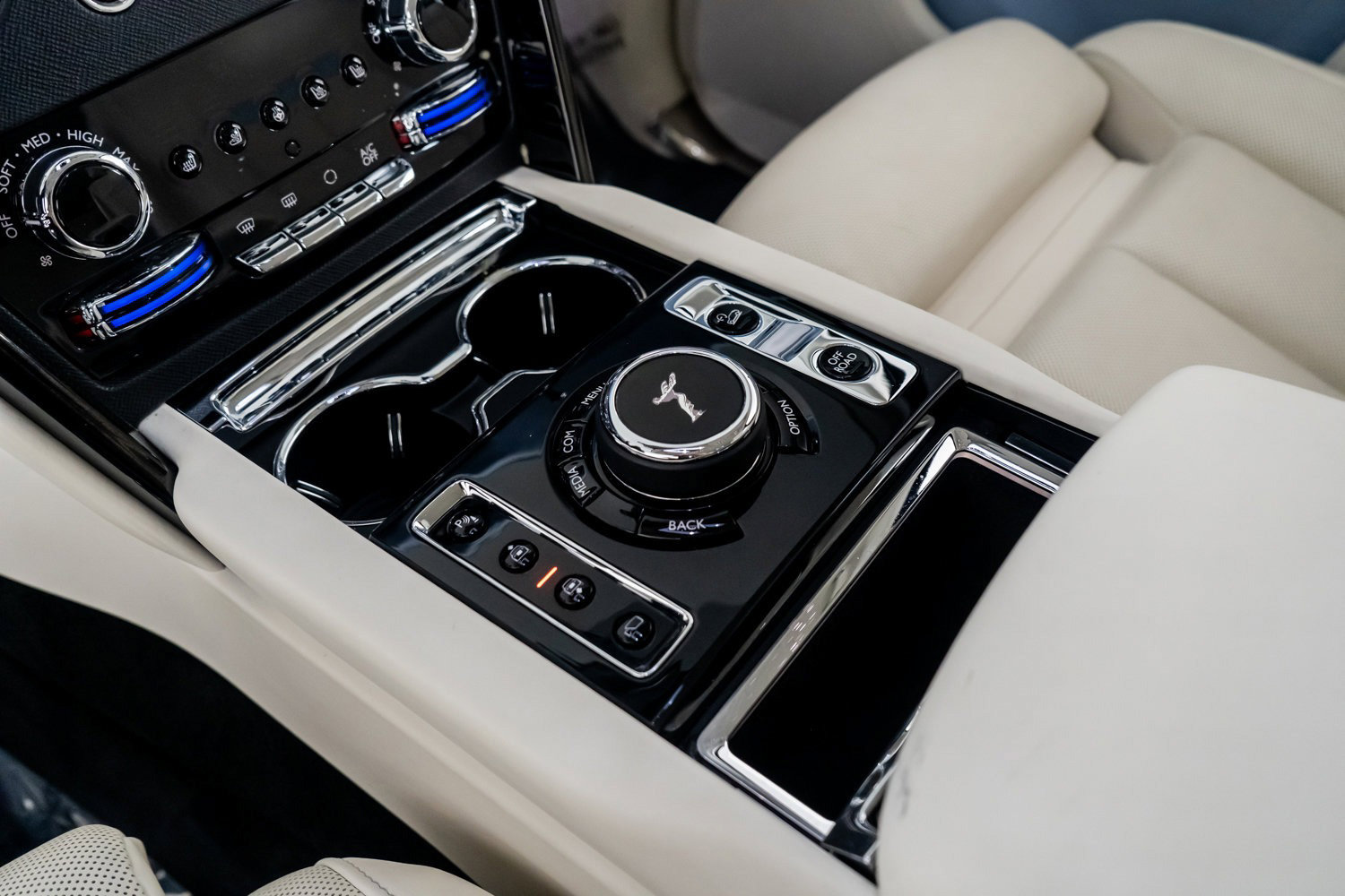 Used 2023 Rolls-Royce Cullinan Black Badge image 44