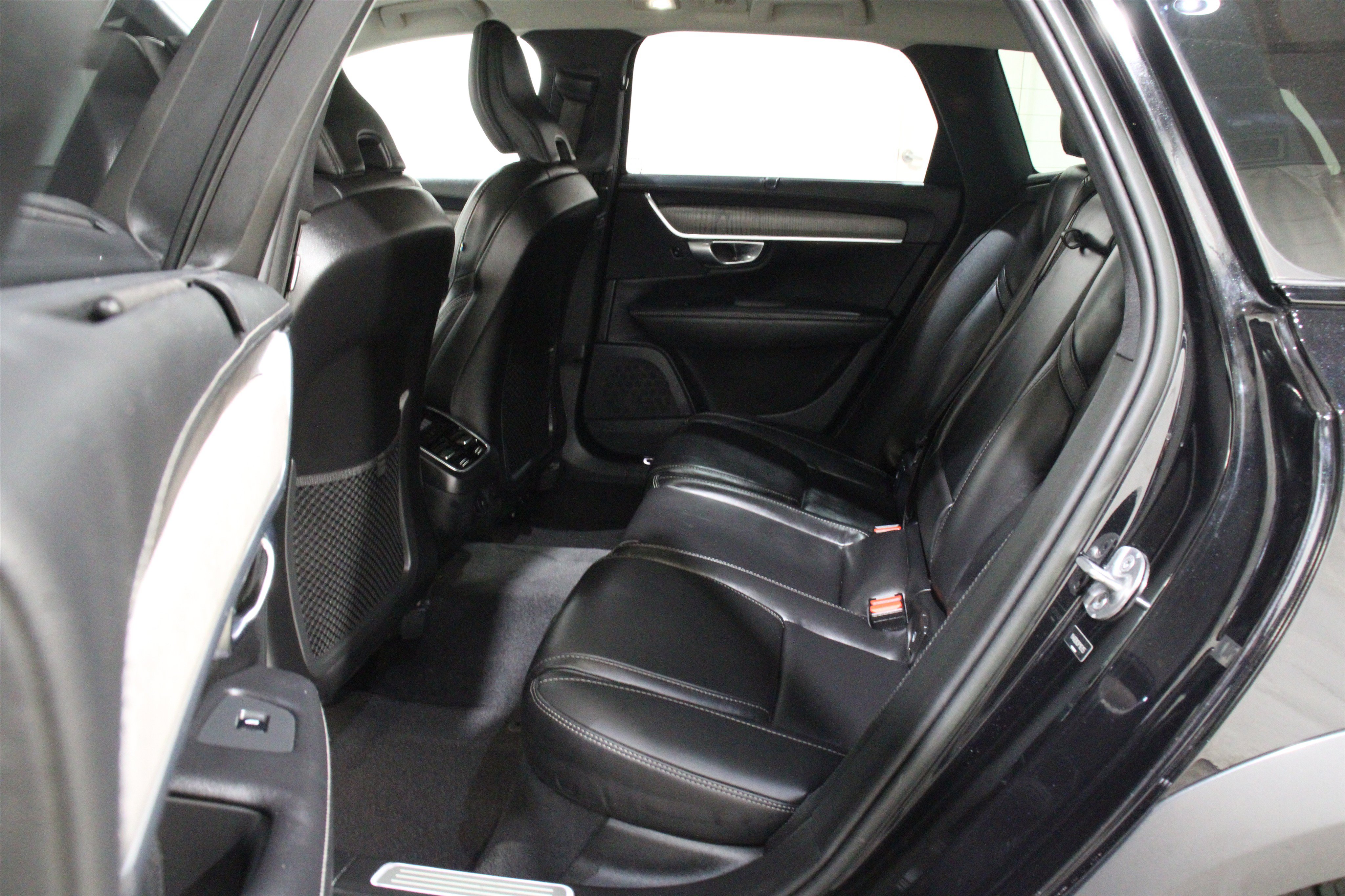 Used 2023 Volvo V90 B6 Cross Country Ultimate AWD/4WD image 22