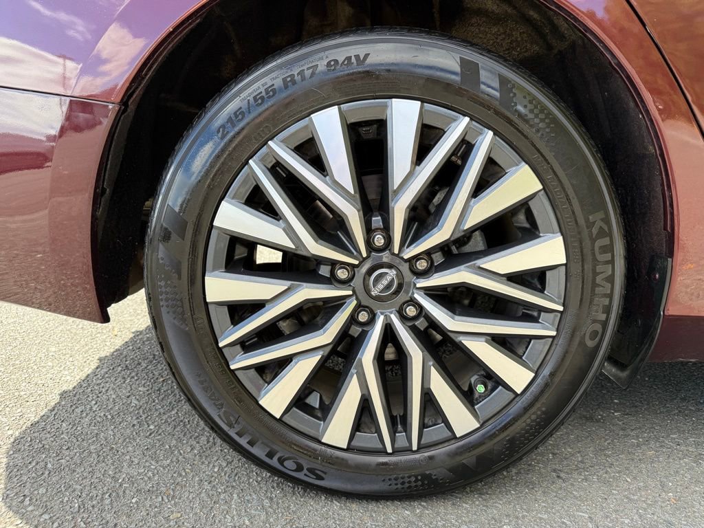 Used 2024 Nissan Altima 2.5 SV image 14