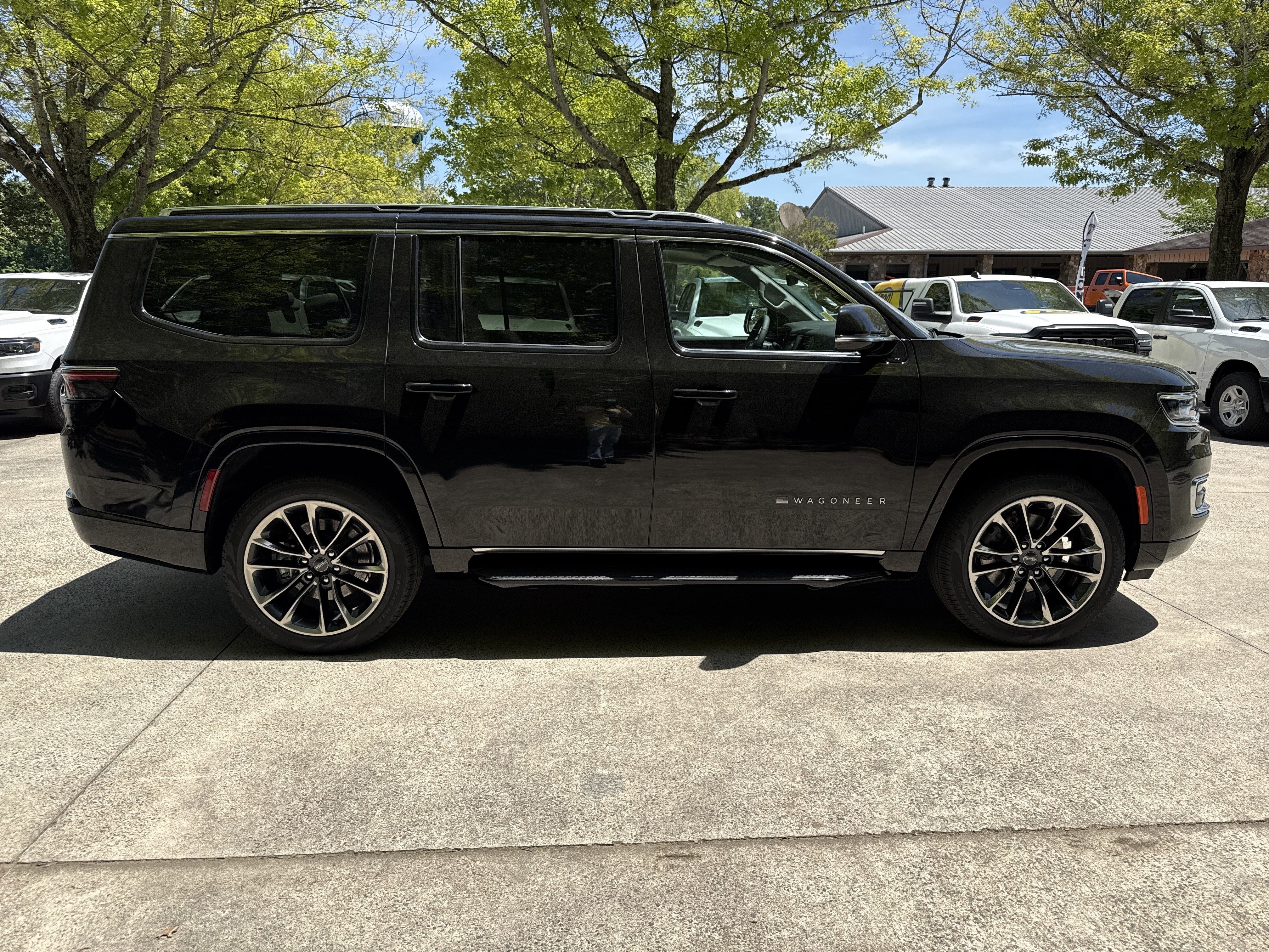Used 2024 Jeep Wagoneer Series II w/ Premium Group I RWD image 8