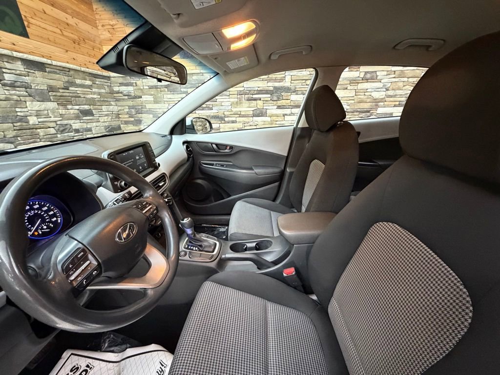 Used 2020 Hyundai Kona SE w/ Cargo Package image 11