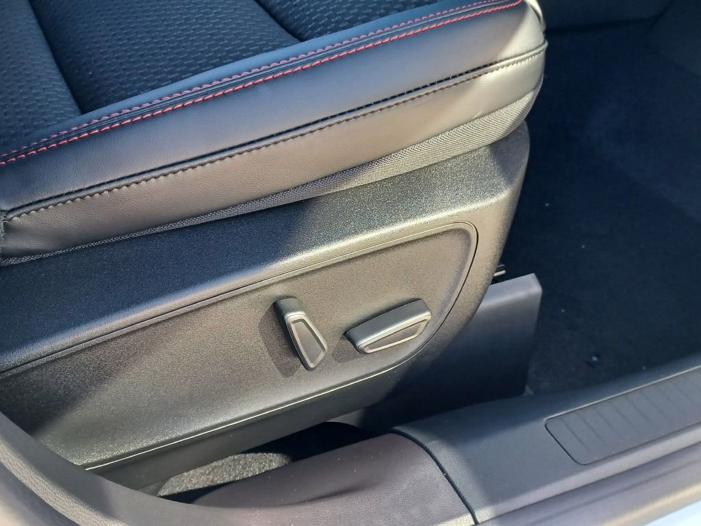 Used 2024 Ford Escape ST-Line Select w/ Tech Pack #2 image 7