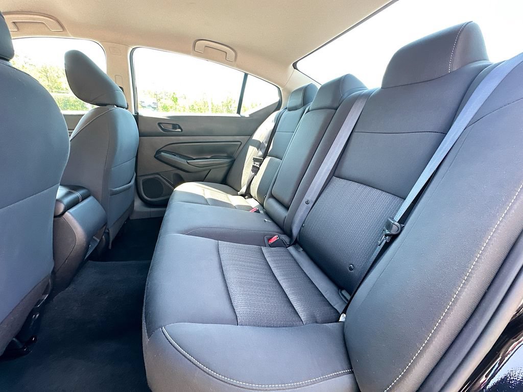 Used 2024 Nissan Altima 2.5 SV FWD image 4