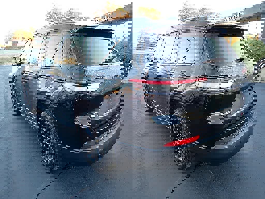 Used 2023 Jeep Grand Cherokee L Limited w/ Black Appearance Package image 3