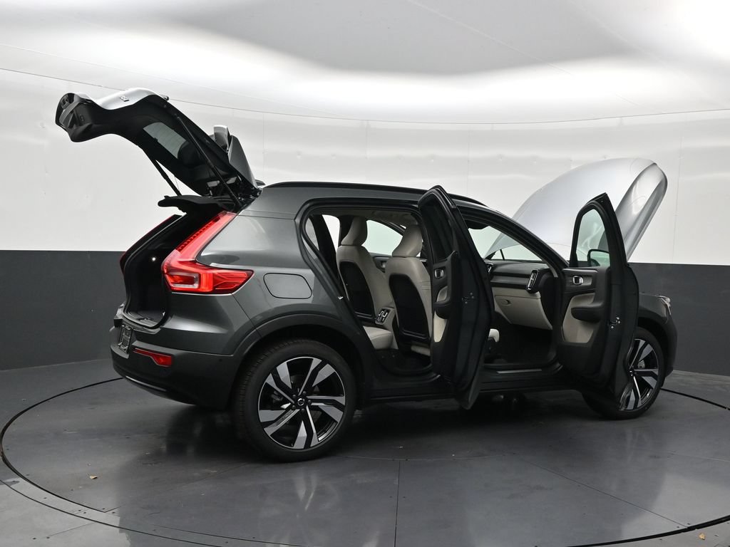New 2026 Volvo XC40 B5 Plus AWD/4WD image 29