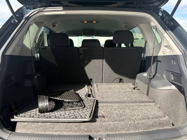 Used 2018 Volkswagen Tiguan S w/ 3rd Row Seat Package AWD/4WD image 33