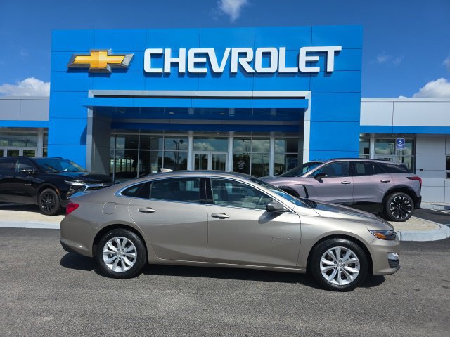 Used 2025 Chevrolet Malibu LT FWD image 2