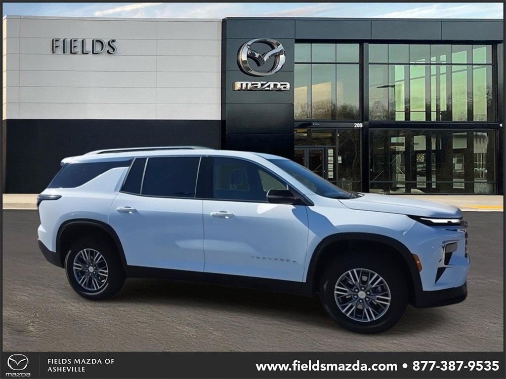 Used 2025 Chevrolet Traverse LT