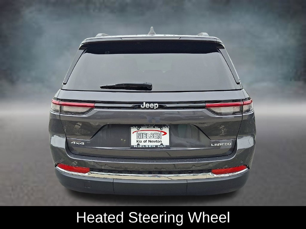 Used 2024 Jeep Grand Cherokee Laredo w/ Luxury Tech Group I AWD/4WD image 7