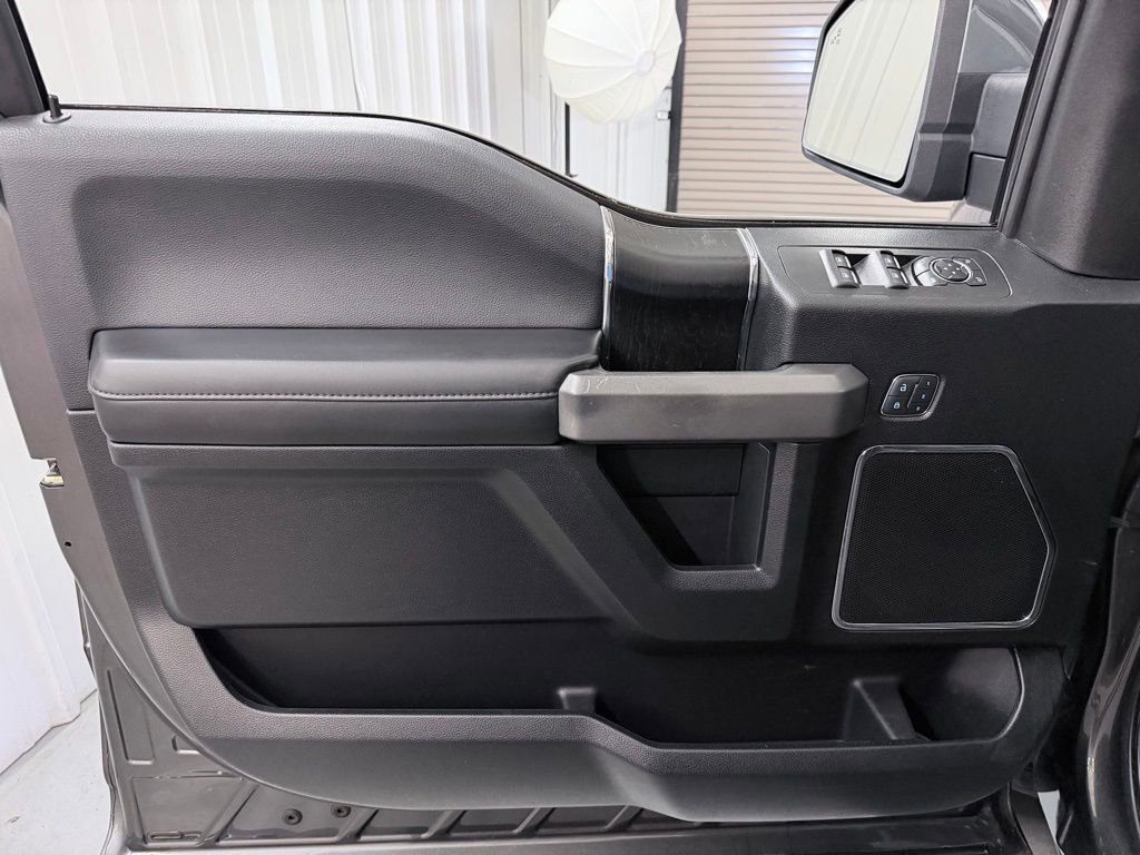 Used 2018 Ford F150 Platinum w/ Equipment Group 701A Luxury image 12