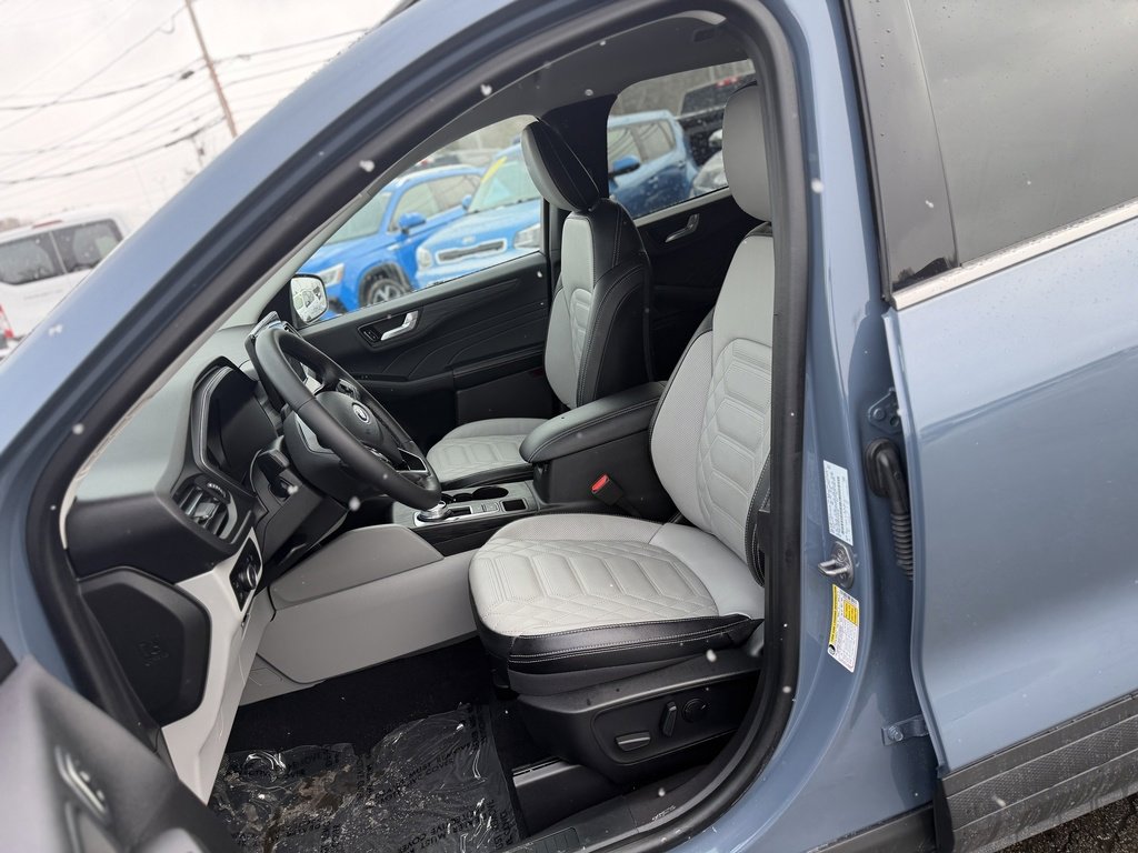 Certified 2023 Ford Escape Platinum w/ Premium Technology Package image 12