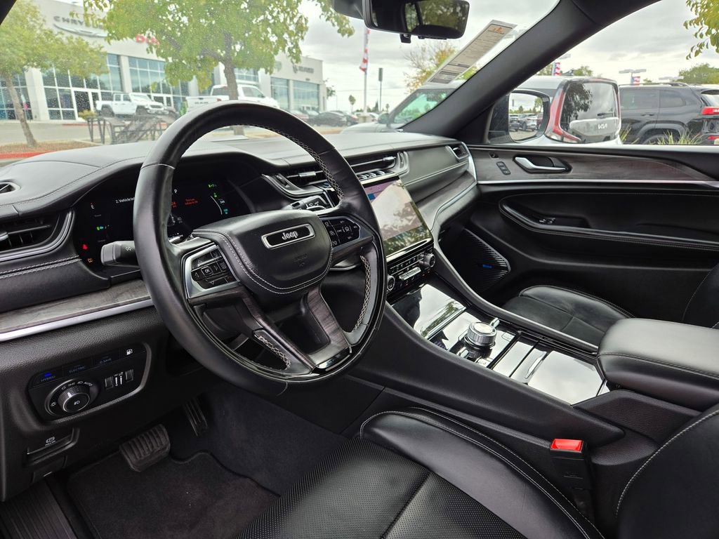 Used 2022 Jeep Grand Cherokee Overland w/ Advanced Protech Group III image 14