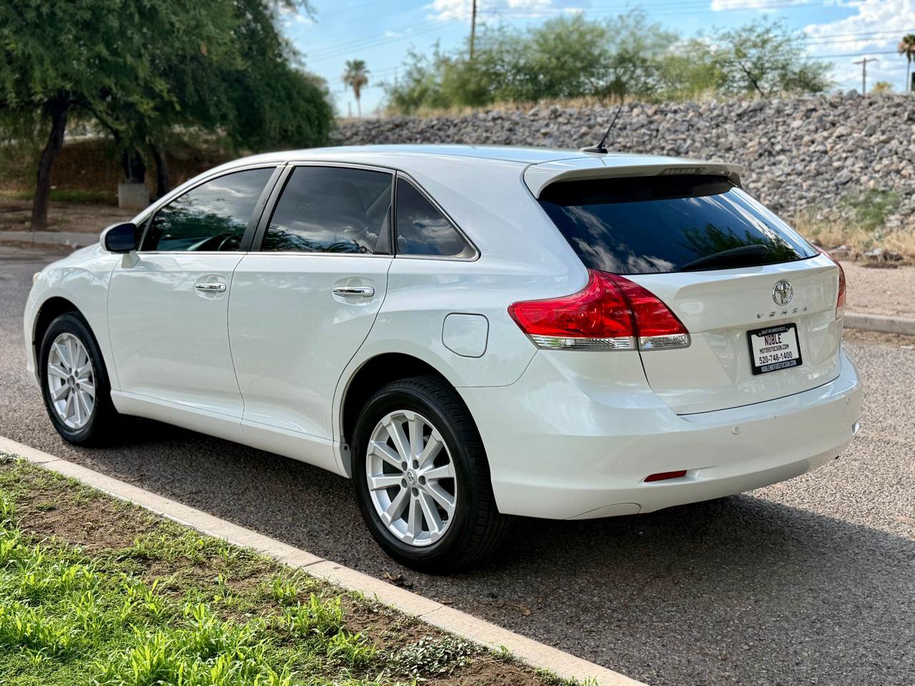 Used 2012 Toyota Venza XLE FWD image 3