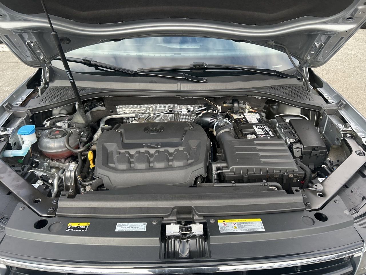 Used 2024 Volkswagen Tiguan SE R-Line image 24