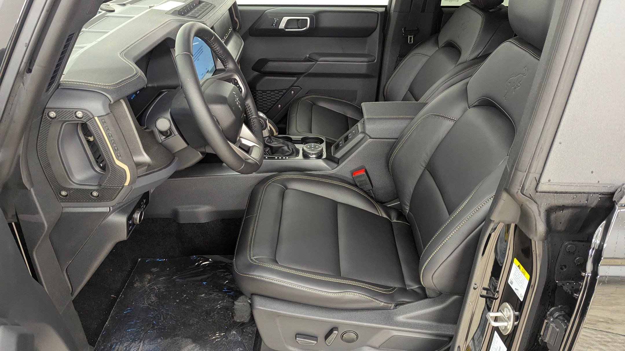 New 2025 Ford Bronco Badlands image 4