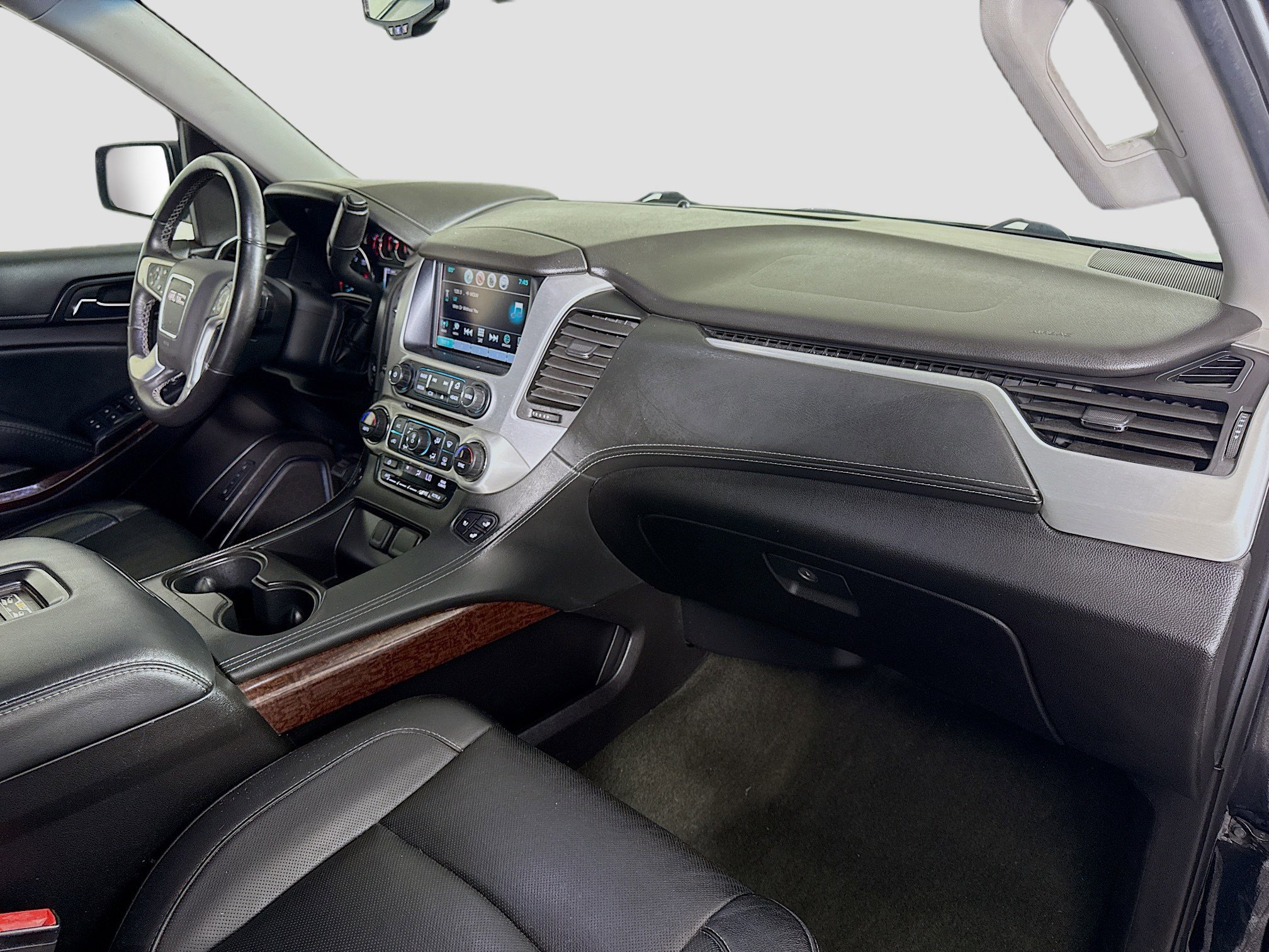 Used 2017 GMC Yukon SLT image 30