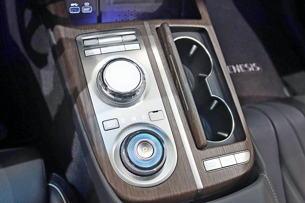 Used 2023 Genesis G80 image 27