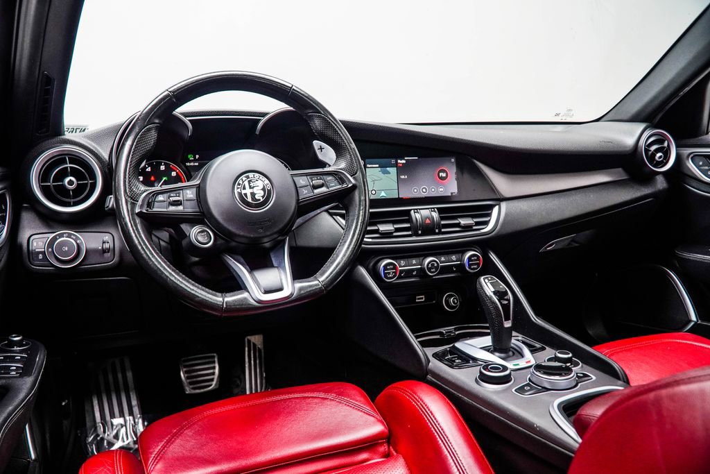 Used 2022 Alfa Romeo Giulia Veloce AWD/4WD image 22