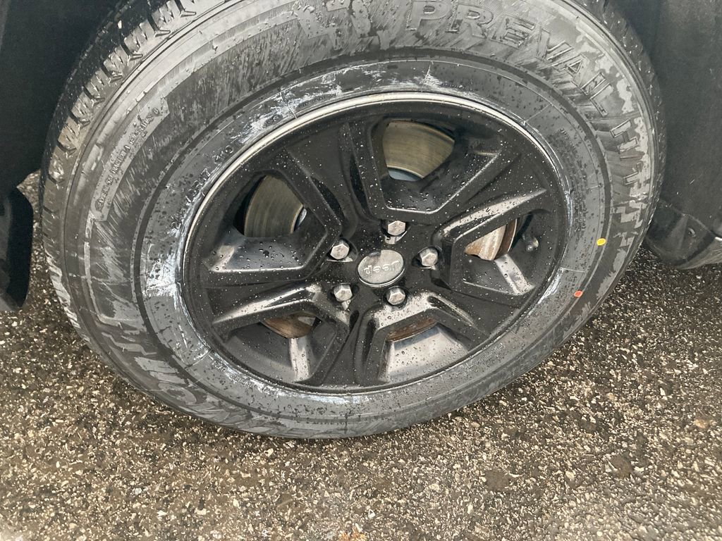 Used 2017 Jeep Grand Cherokee Laredo w/ Quick Order Package 23E image 31