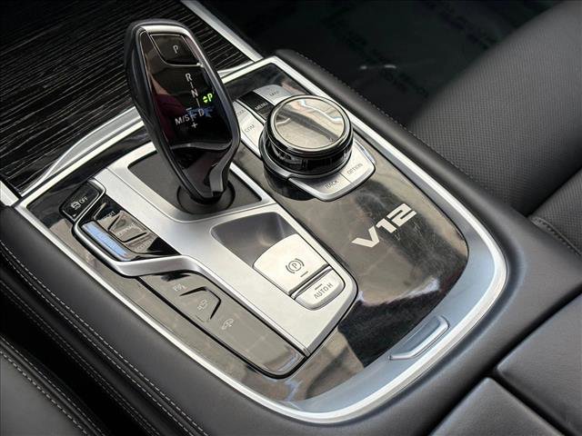 Used 2022 BMW M760i xDrive w/ Luxury Rear Seating Package AWD/4WD image 10