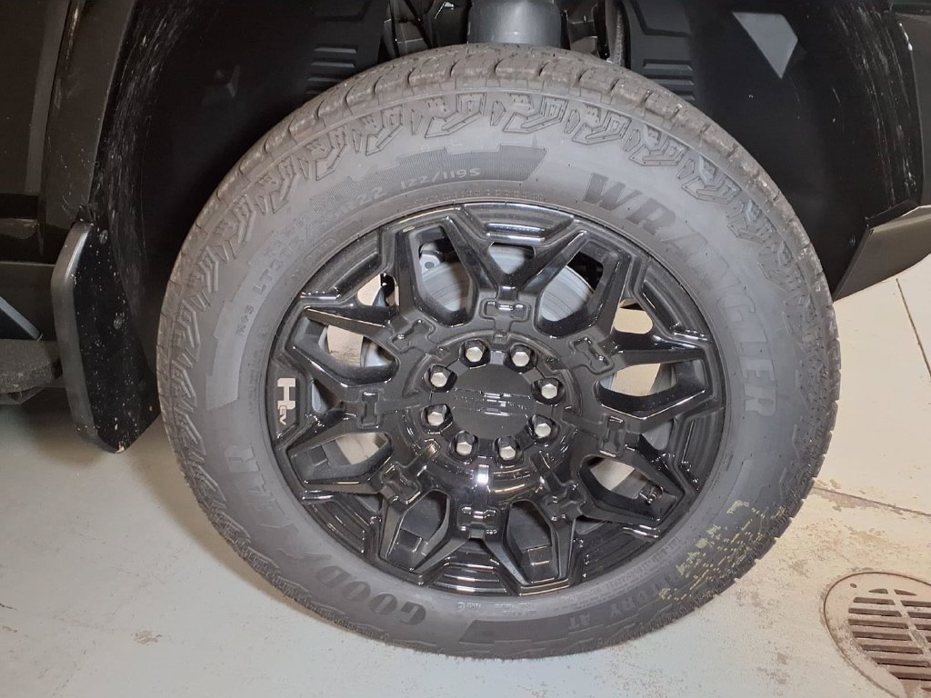 New 2026 GMC Hummer EV SUV w/ LPO, Illumination Package AWD/4WD image 3