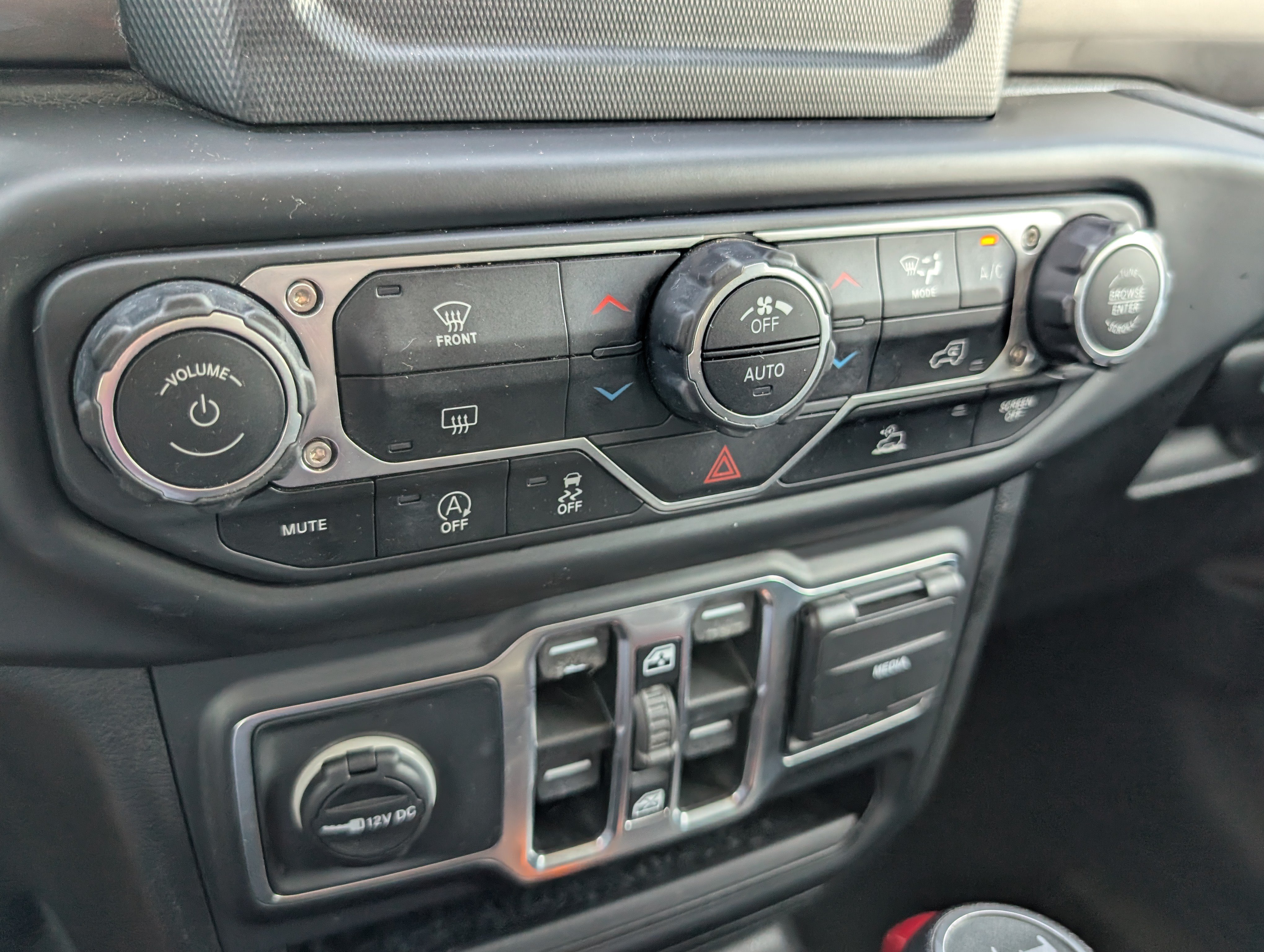 Used 2021 Jeep Wrangler Unlimited Sahara AWD/4WD image 18