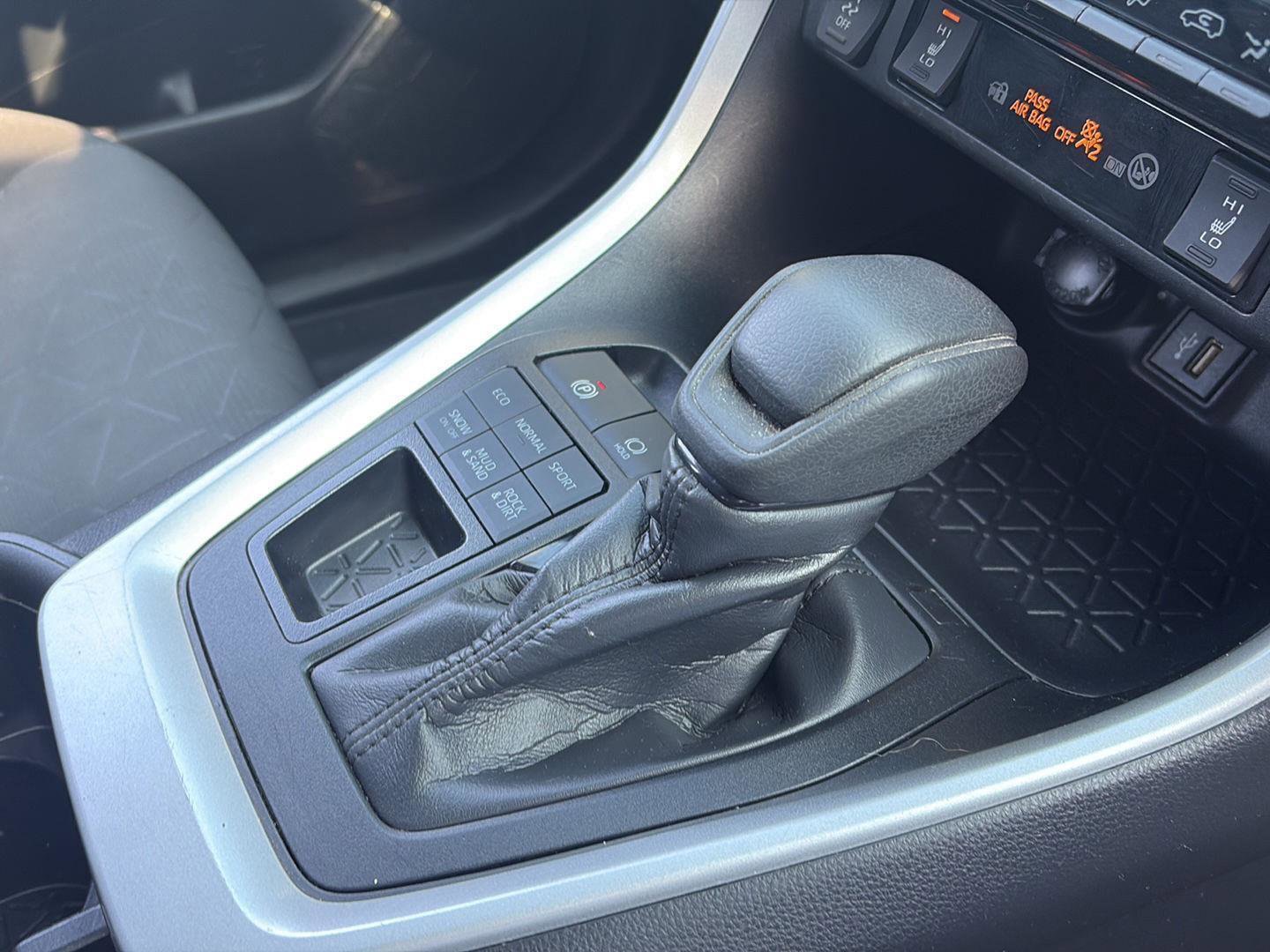 Used 2024 Toyota RAV4 XLE w/ Weather Package image 25