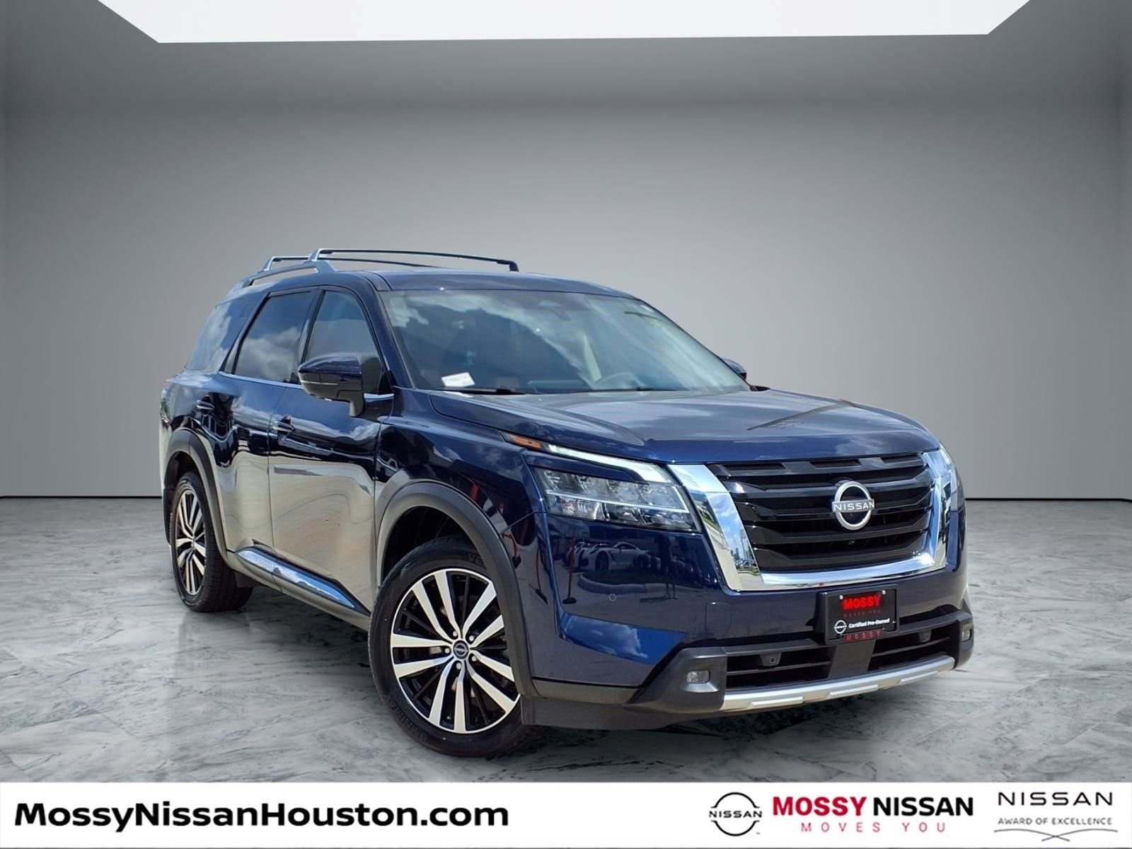 Used 2023 Nissan Pathfinder Platinum FWD image 1