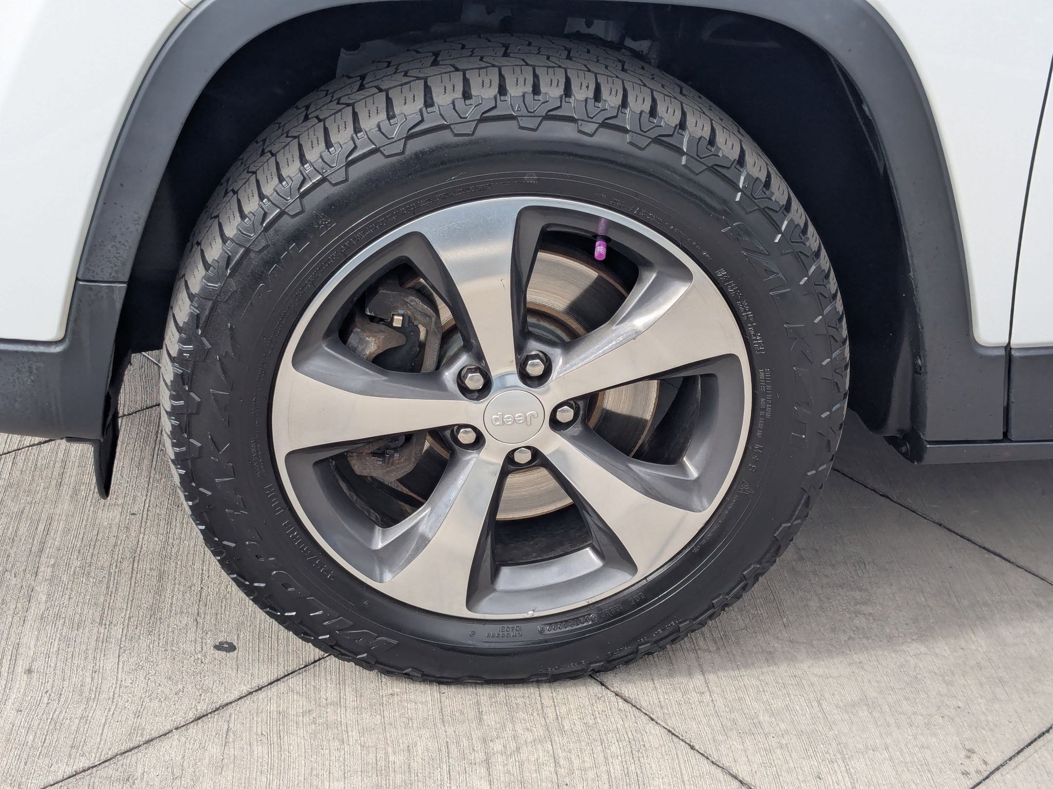 Used 2019 Jeep Cherokee Limited AWD/4WD image 12
